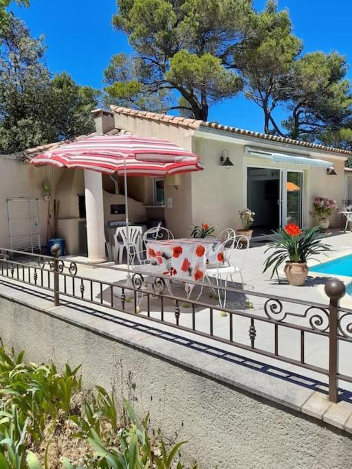 Villa Le Bosquet En Luberon. Ménerbes Exteriör bild