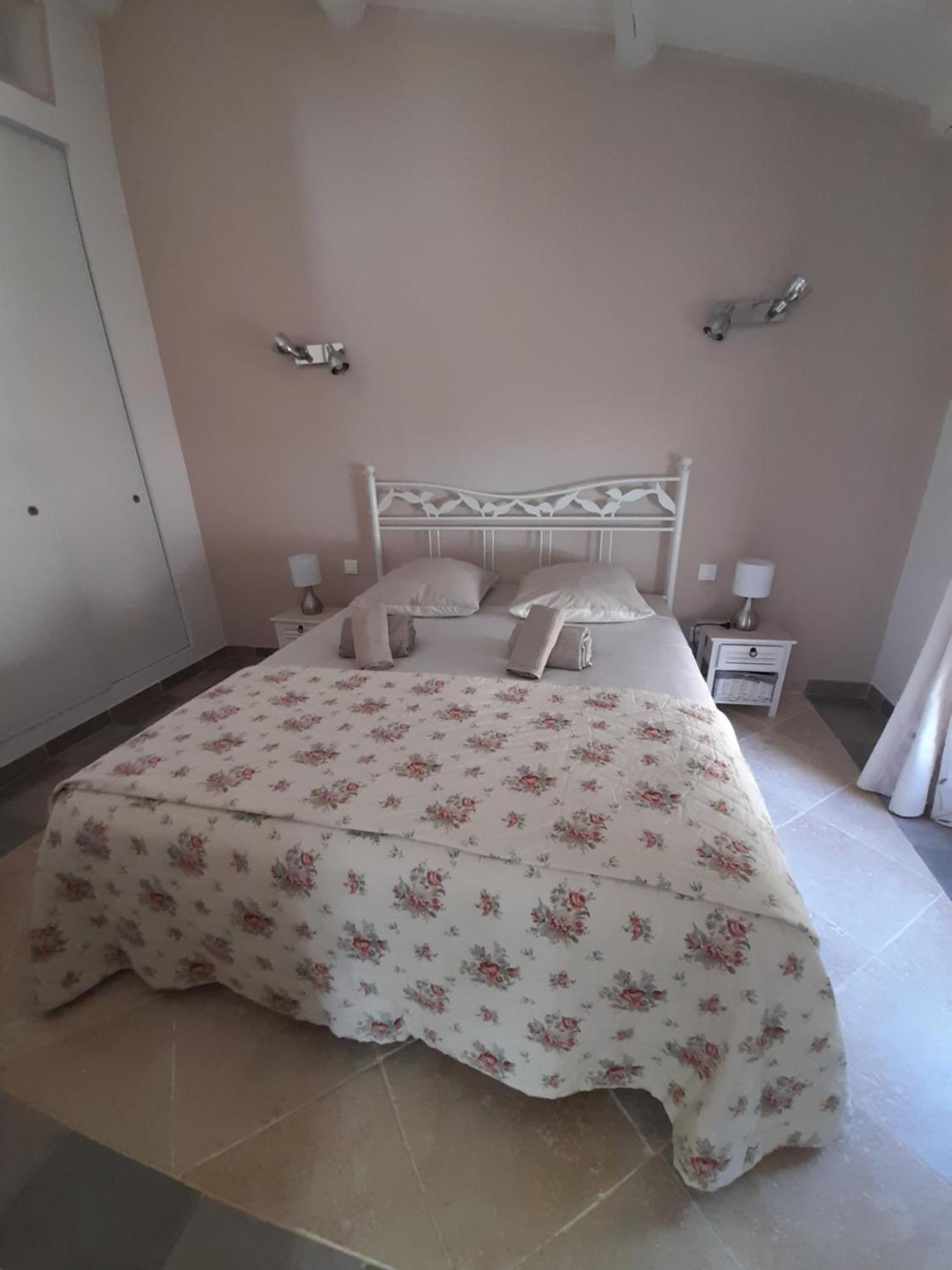 Villa Le Bosquet En Luberon. Ménerbes Exteriör bild